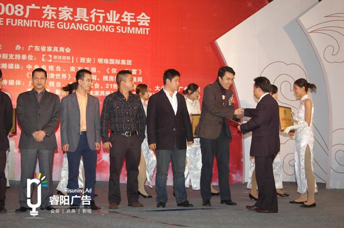 企業(yè)為什么有必要策劃年度表彰大會(huì)？該